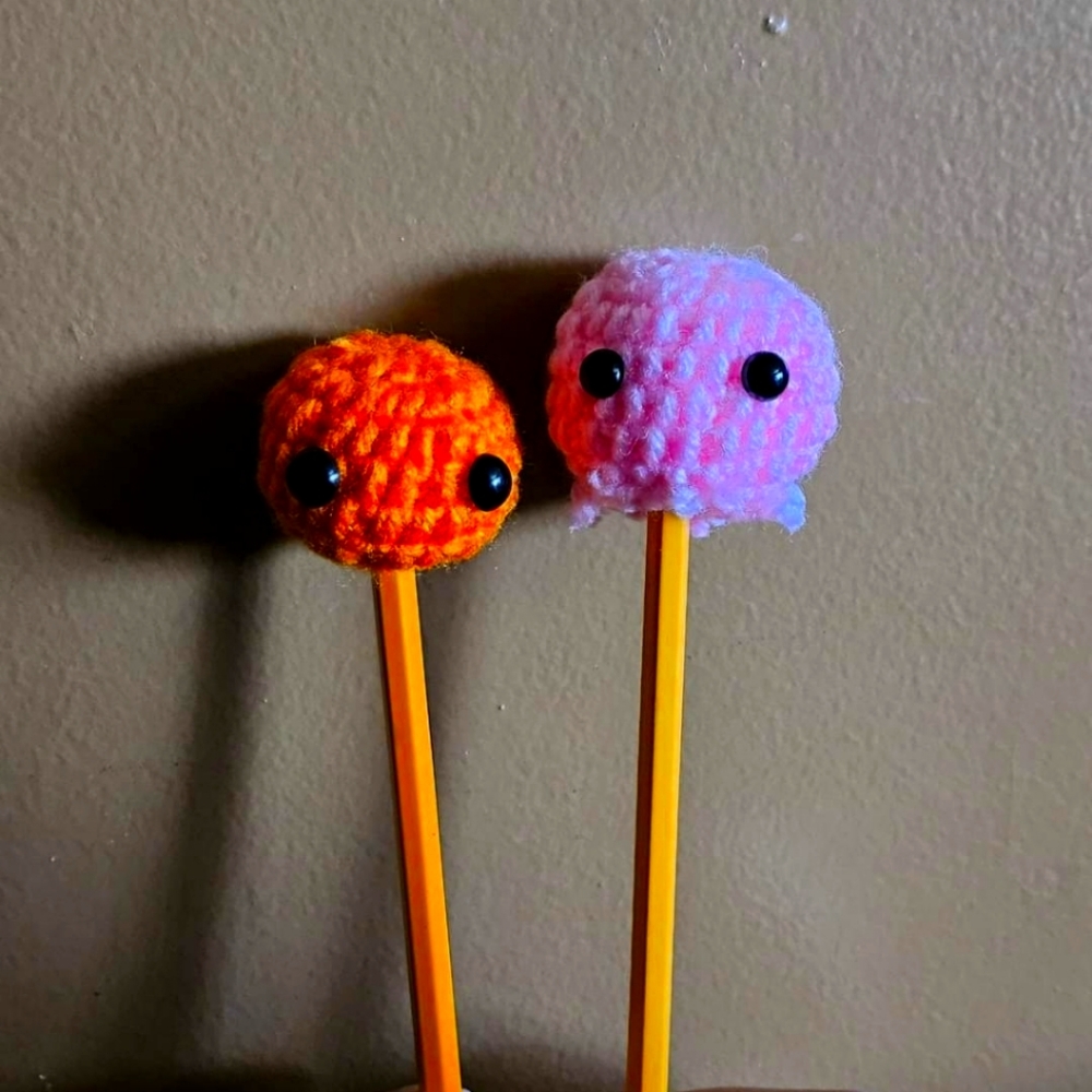 Pack of 5 Crocheted pens